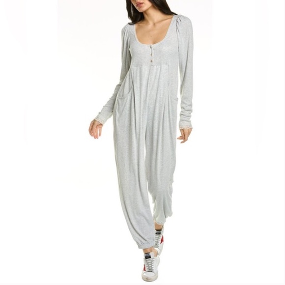 NWOT Free People On Point Cozy Ribbed Knit Lace Trim Romper in size XS Gray - Picture 2 of 12